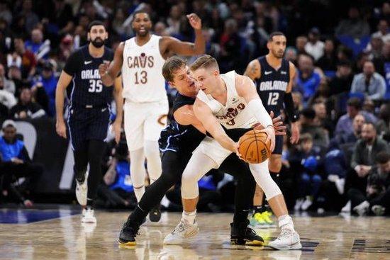  米切尔31分骑士大胜魔术  